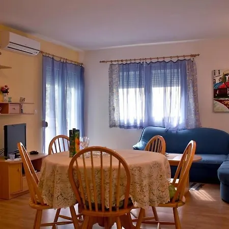 Apartmán With Parking Space Petrcane, Zadar - 17770 Petrcane